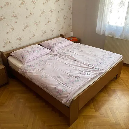 Apartman Iva *